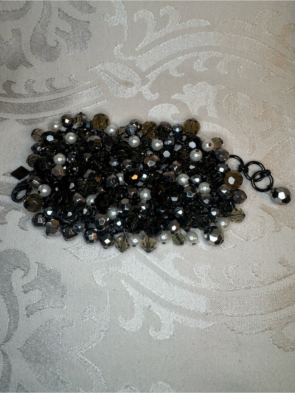 NWOT Sequin Black Beaded Cluster Bracelet with Pearls